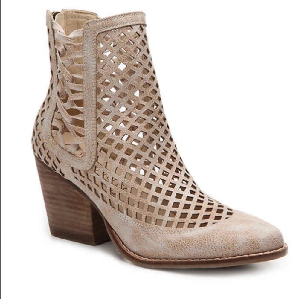 Coconuts by Matisse Cut Out Booties